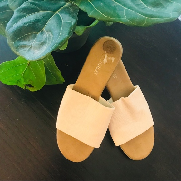 AEROSOLES Shoes - Vintage Retro 90’s Snake Skin Slip On Sandals